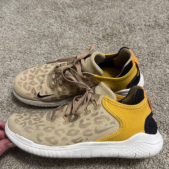 Nike running shoes - Picture 2 of 3